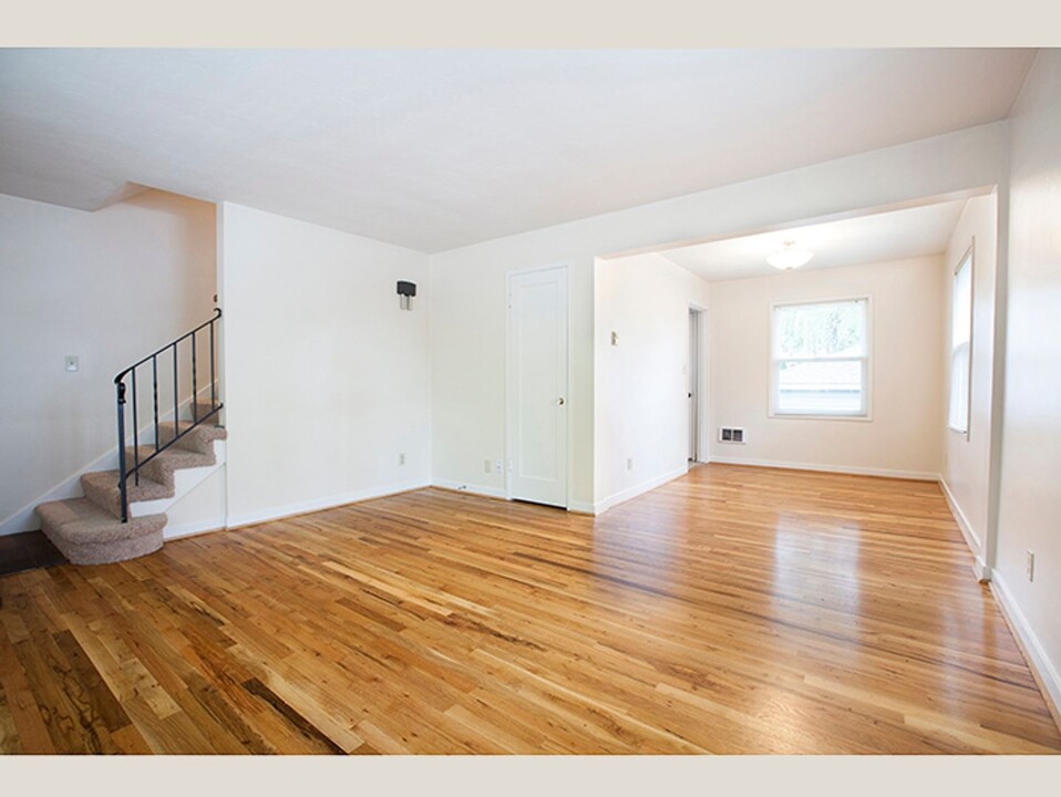10359 SW Eastridge St in Portland, OR - Foto de edificio