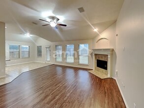 2420 Avalon Trace Ln in Pearland, TX - Building Photo - Building Photo