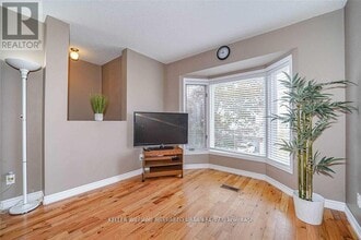 75 William Curtis Cir in Newmarket, ON - Building Photo - Building Photo