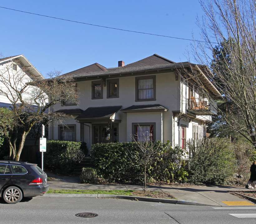 2356 NW Westover Rd in Portland, OR - Foto de edificio