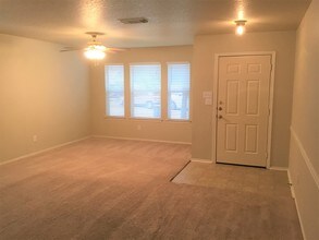 10423 Manor Crk in San Antonio, TX - Building Photo - Building Photo