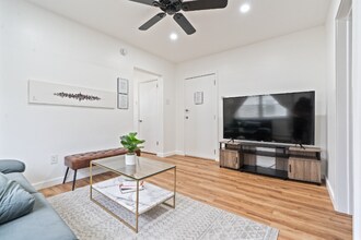 1622 Union Turnpike in North Bergen, NJ - Foto de edificio - Building Photo