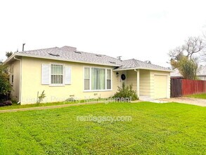 5657 Bonniemae Way in Sacramento, CA - Building Photo - Building Photo