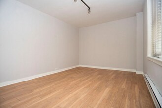 537 W Belmont Ave, Unit 511-23 in Chicago, IL - Building Photo - Building Photo