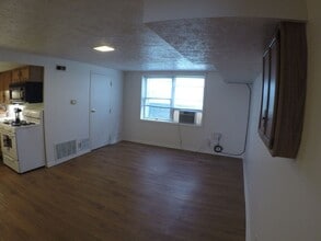 14, 14A, 16 N. Russell St. in West Lafayette, IN - Foto de edificio - Interior Photo