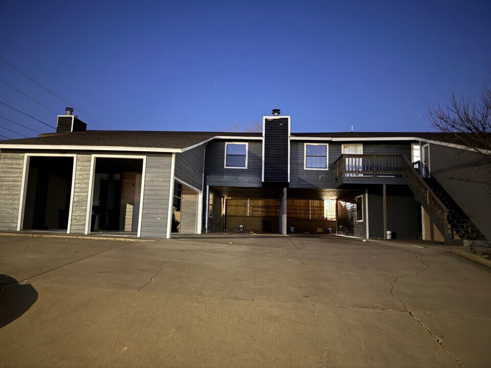 4033 NW Ozmun Ave in Lawton, OK - Foto de edificio