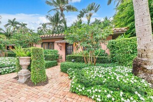 226 Chilean Ave in Palm Beach, FL - Building Photo