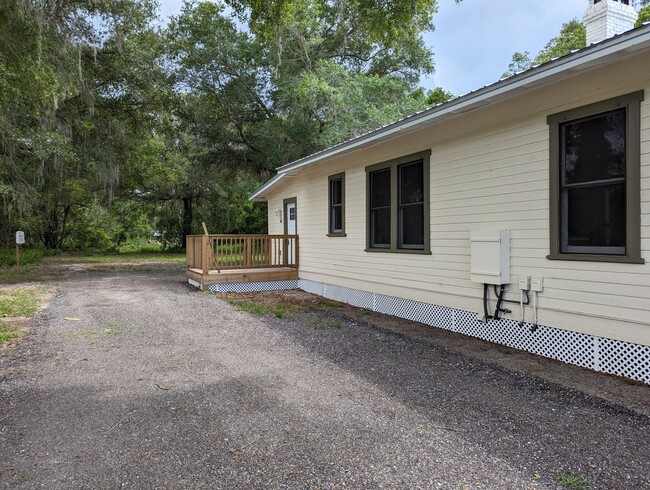 property at 1148 E New York Ave