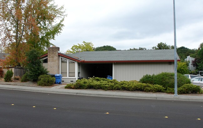 1521 Neotomas Ave in Santa Rosa, CA - Building Photo - Building Photo