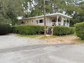 94 Harris Rd NE, Unit 4 in Fort Walton Beach, FL - Foto de edificio - Building Photo