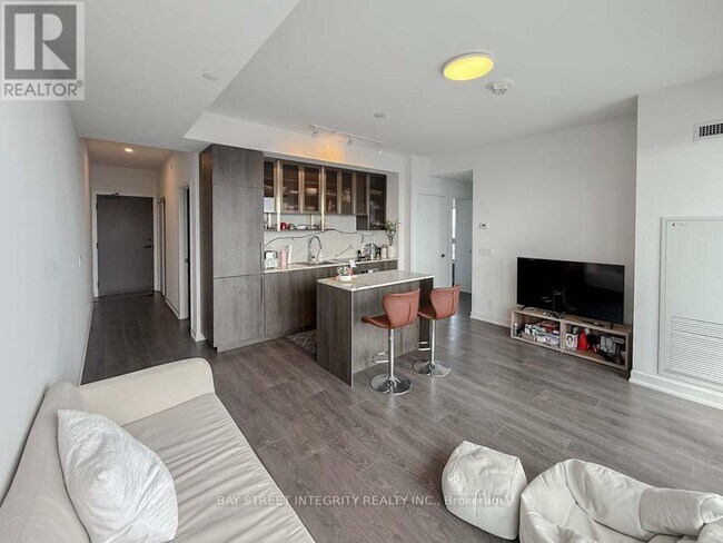 15 Holmes Ave in Toronto, ON - Building Photo - Building Photo