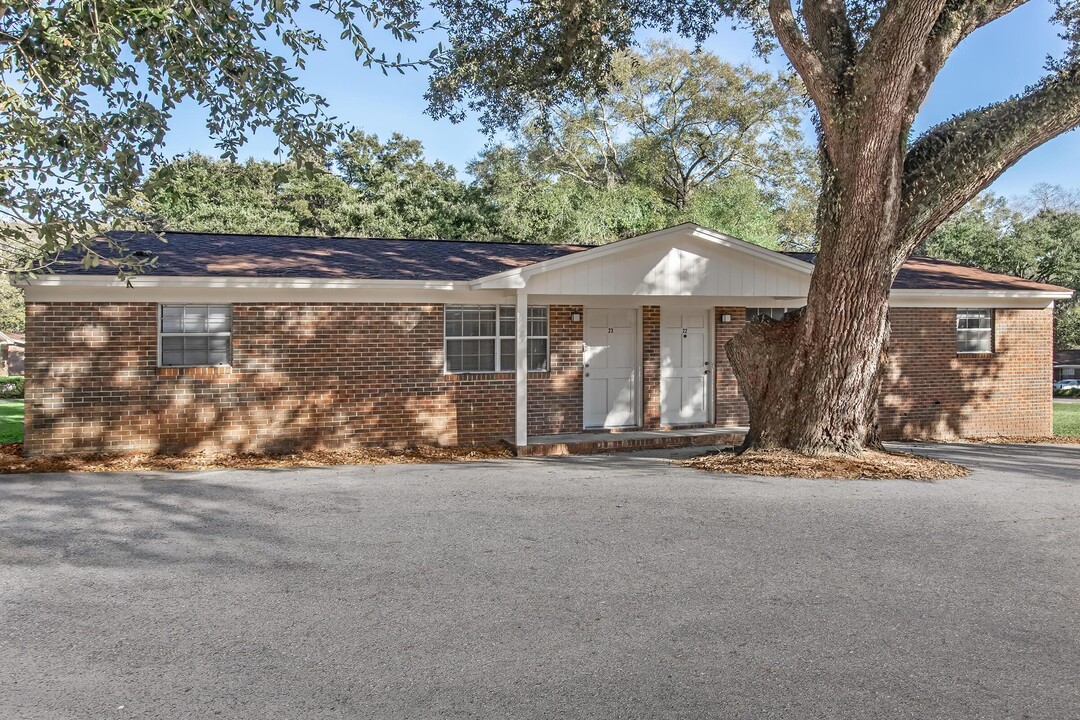 Bennett Apartments in Pensacola, FL - Building Photo