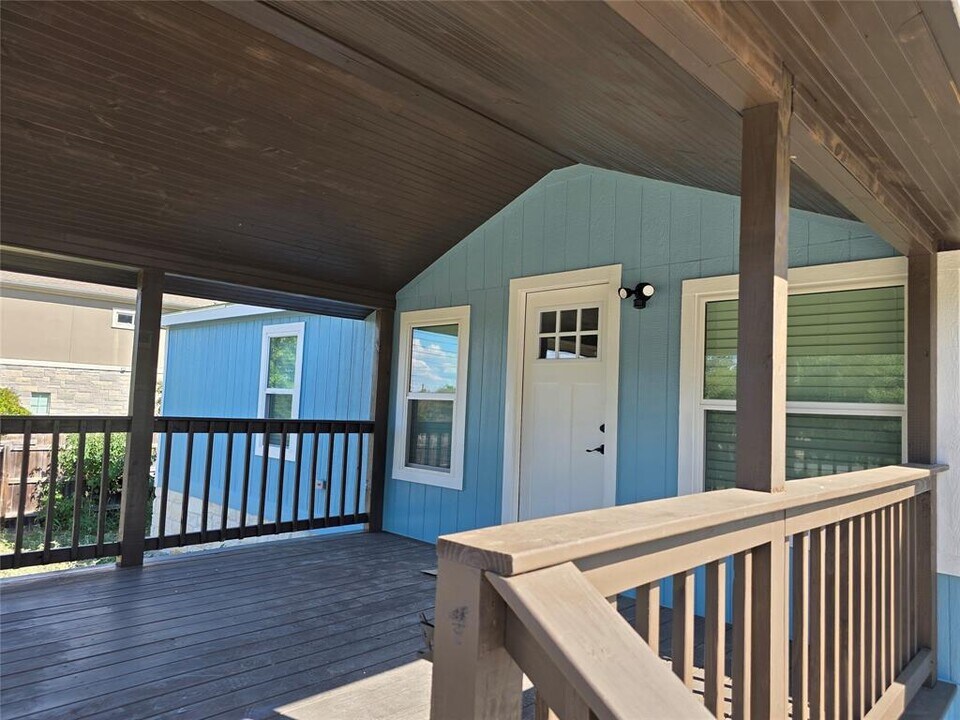 1304 Eagles Way in Leander, TX - Building Photo