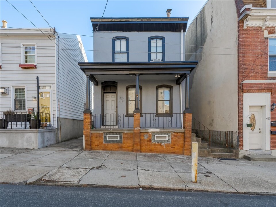 415 Leverington Ave in Philadelphia, PA - Building Photo