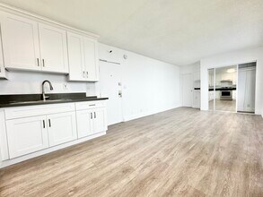 30 Horizon Ave in Venice, CA - Building Photo - Building Photo