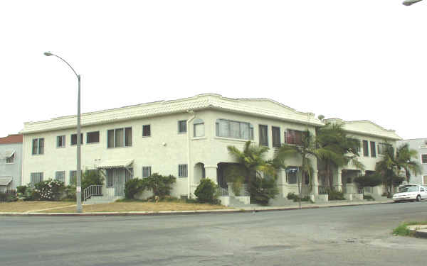 2229-2243 Vineyard Ave in Los Angeles, CA - Building Photo