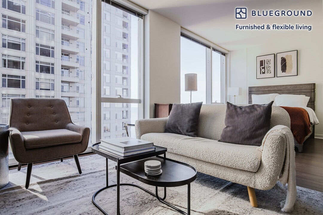 500 N Lake Shore Dr in Chicago, IL - Building Photo