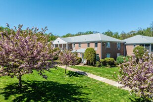 Short Hills Terrace in Short Hills, NJ - Building Photo