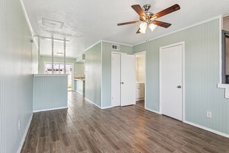 1045 Tallow Tree Ln in Harvey, LA - Building Photo - Building Photo