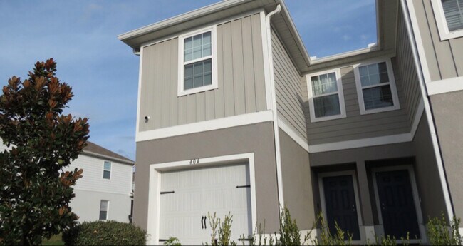 404 Sedgewick Dr in Davenport, FL - Foto de edificio - Building Photo