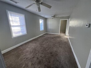 4020 Ursuline St-Unit -Rear in Galveston, TX - Building Photo - Building Photo