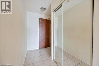 4850 Glen Erin Dr in Mississauga, ON - Building Photo - Building Photo