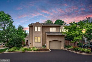 42 Greythorne Woods Cir in Wayne, PA - Building Photo