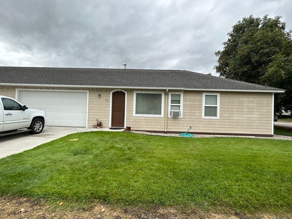 723 Desmet St in Hamilton, MT - Building Photo