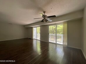 411 Schley Ave in Toms River, NJ - Foto de edificio - Building Photo