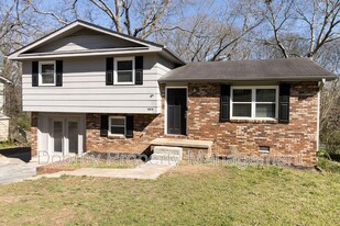 8916 Drake Parkway Rd in Chattanooga, TN - Building Photo
