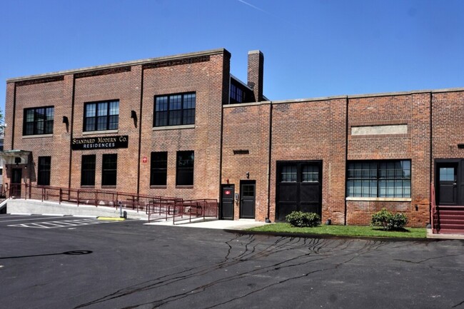 The Standard Modern Residences in Brockton, MA - Foto de edificio - Building Photo