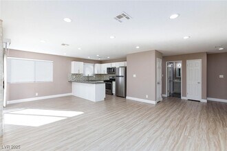 5058 S Rainbow Blvd in Las Vegas, NV - Building Photo - Building Photo