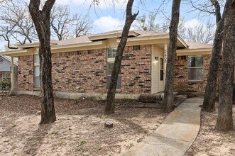 2408 Miguel Ln in Arlington, TX - Building Photo - Building Photo