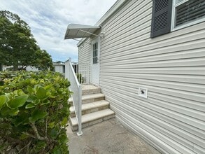 19237 Cedar Crest Ct in North Fort Myers, FL - Building Photo - Building Photo