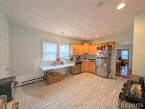 32 Trowbridge St in Arlington, MA - Building Photo - Building Photo