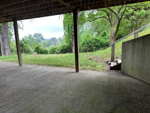 1127 Round Hill Dr in Charlottesville, VA - Building Photo - Building Photo