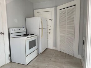 1621 Van Buren St in Hollywood, FL - Foto de edificio - Building Photo