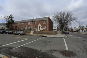 1846 C St SE in Washington, DC - Foto de edificio - Building Photo