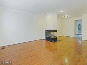 4422 S Four Mile Run Dr, Unit townhouse in Arlington, VA - Building Photo - Building Photo