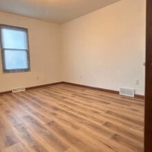 403 Oak Ave S in Onalaska, WI - Building Photo - Building Photo