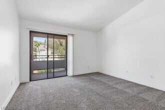 5121 S Lindell Rd in Las Vegas, NV - Building Photo - Building Photo