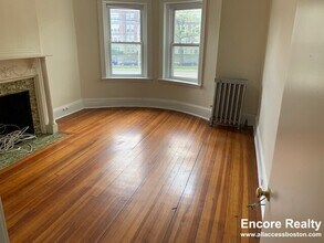 1377 Commonwealth Ave, Unit 11 in Boston, MA - Foto de edificio - Building Photo