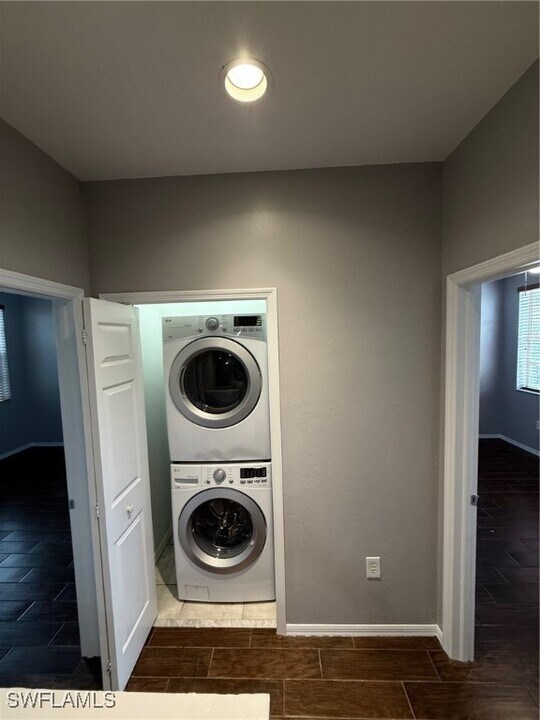 3258 Tamara Dr in Naples, FL - Building Photo