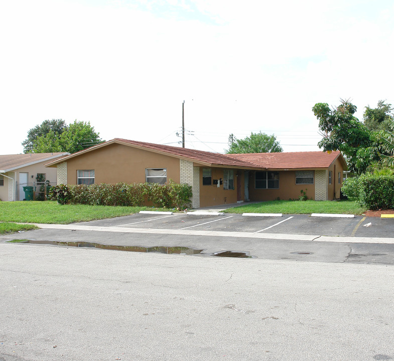 5310 NW 17th Ct in Fort Lauderdale, FL - Building Photo