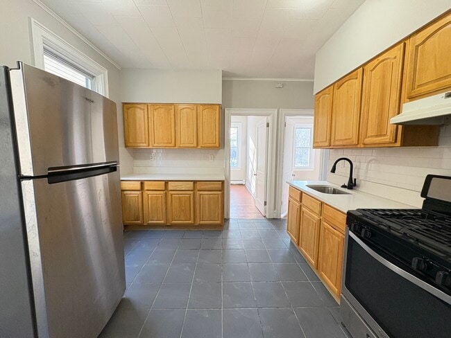 27 Eastern Pky, Unit 3
