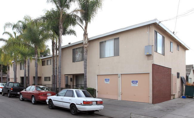 499 Rose Ave in Long Beach, CA - Building Photo - Building Photo