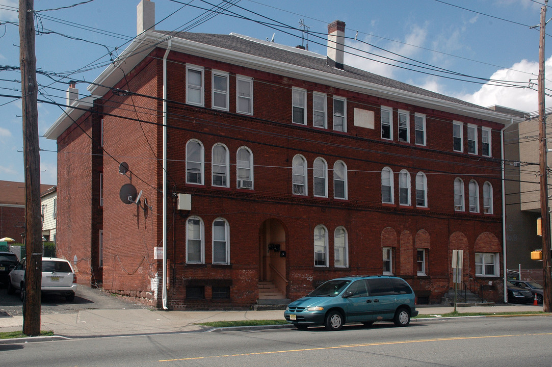 354-356 Getty Ave in Paterson, NJ - Building Photo