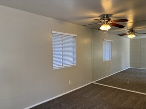 12123 W Bell Rd in Surprise, AZ - Building Photo - Building Photo