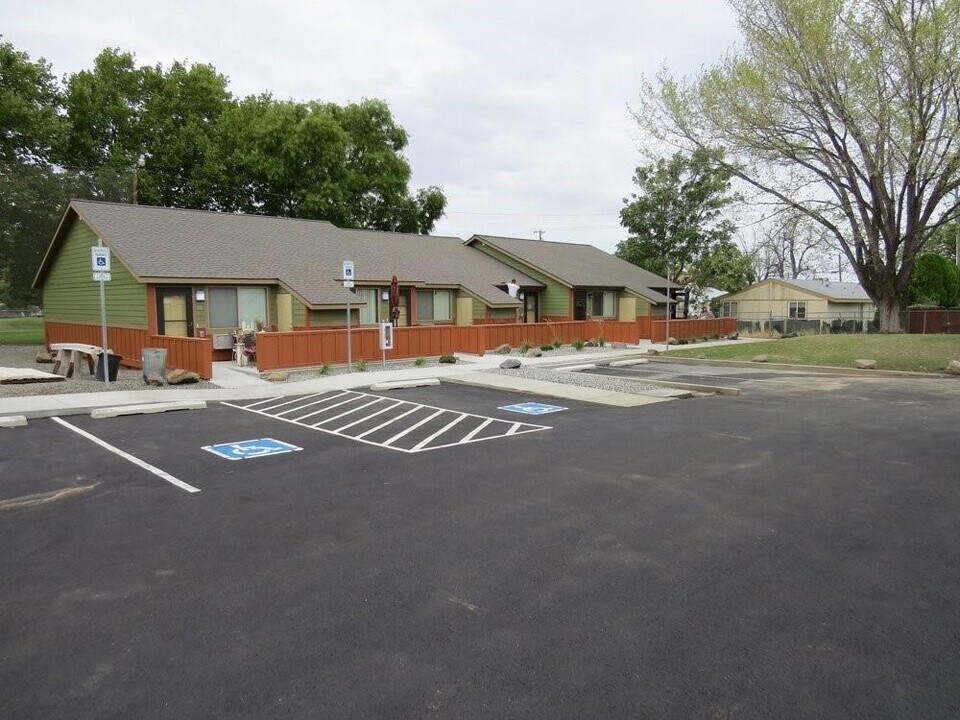 141 W Broadway Ave Photo