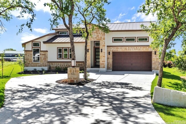 305 Fire Dance in Horseshoe Bay, TX - Foto de edificio - Building Photo